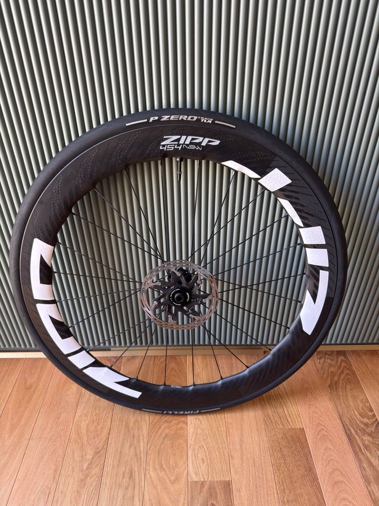 Used Zipp 454 NSW Tubeless Disc-brake 2024 bike — image 12 of 13