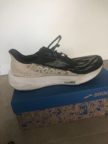 Used Brooks Launch 11 2025 bike — image 2 of 4