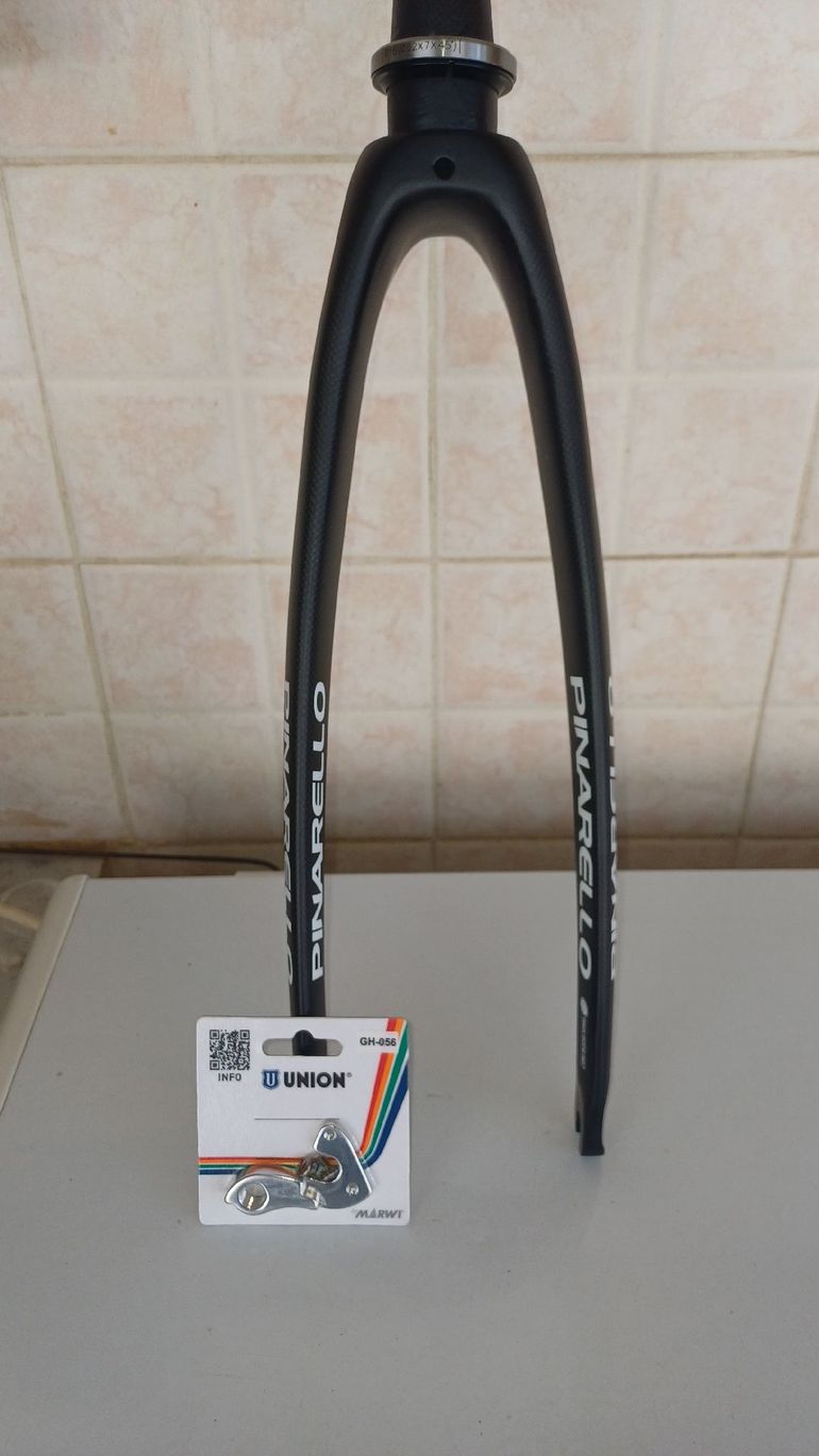 Used Pinarello F8 Fork 2022 bike — image 10 of 13