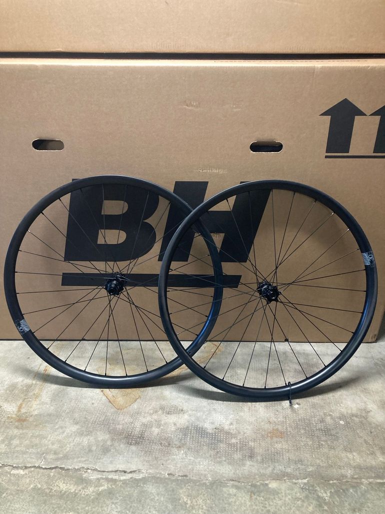 Used Bh BH EVO CARBON SL TUBELESS, 30MM, 28H 2025 bike — image 1 of 3