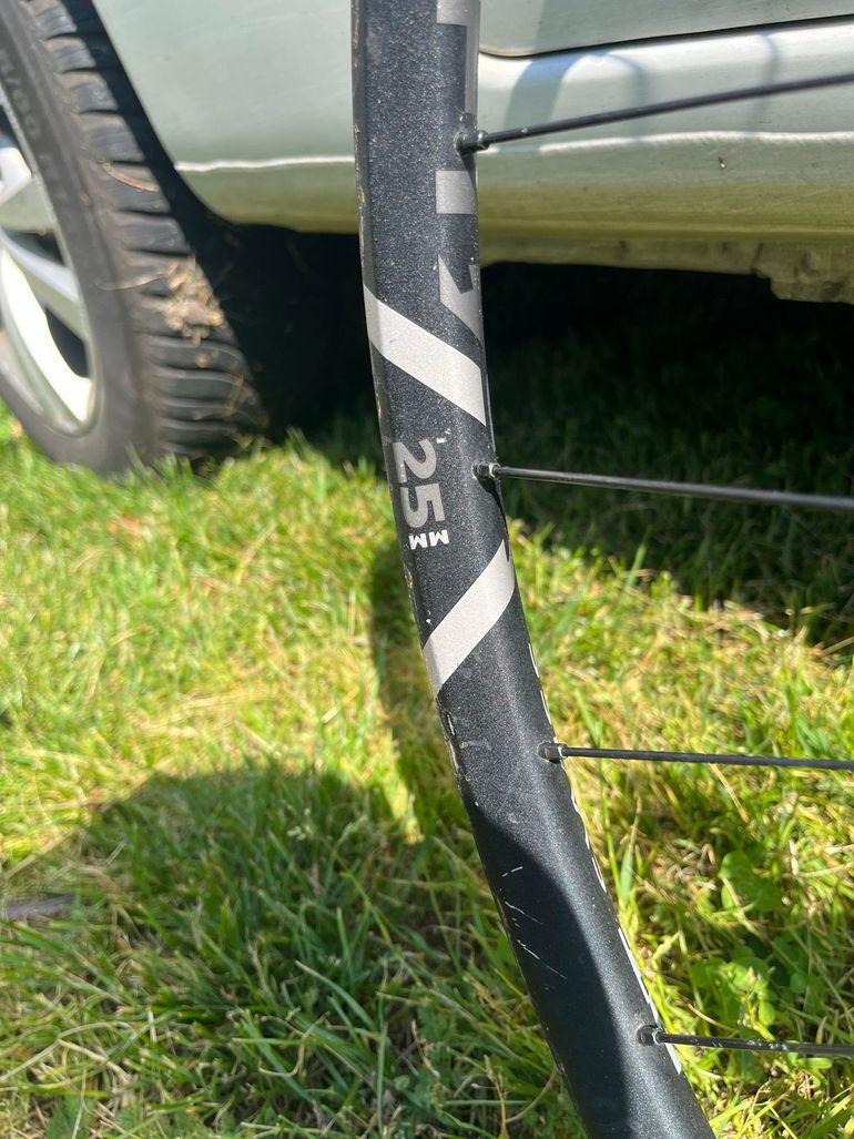 Used Dt Swiss XR 1501 bike — image 3 of 6