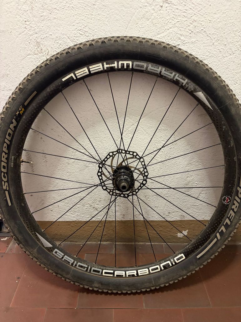 Used Grigio carbonio HardWheel 29" Cerchio MTB in Carbonio bike — image 4 of 4