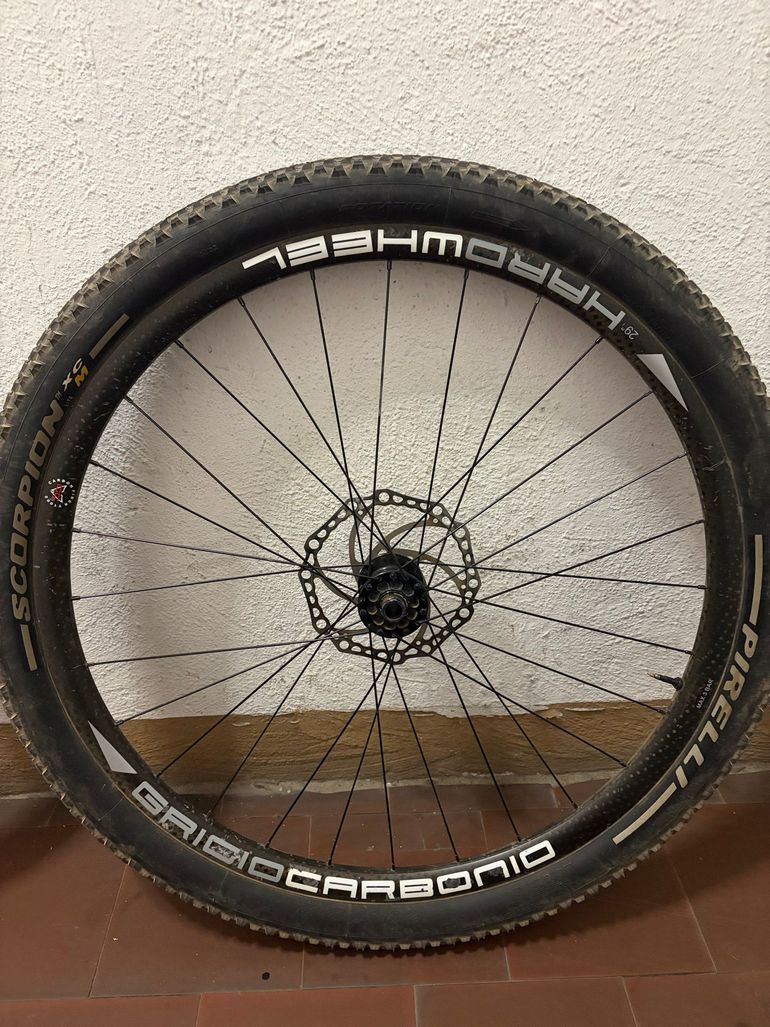 Used Grigio carbonio HardWheel 29" Cerchio MTB in Carbonio bike — image 1 of 4