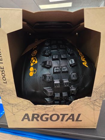 Used Continental Pneu Pliable Argotal Enduro SuperSoft 29x2.40 bike — image 2 of 2