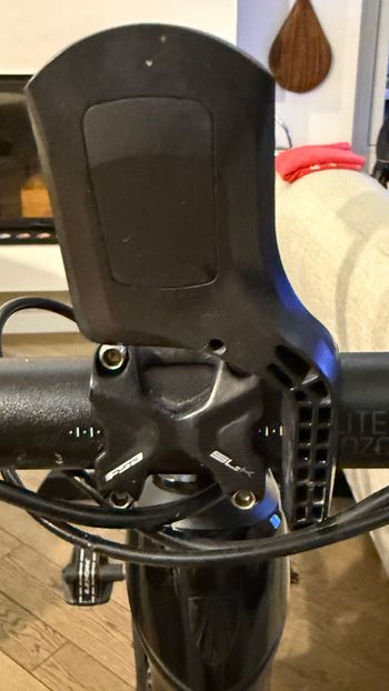 Used Wahoo ELEMNT ROAM V2 GPS Bike Computer 2022 bike — image 6 of 6