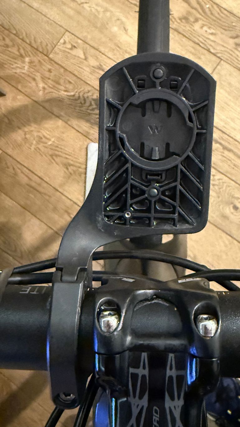 Used Wahoo ELEMNT ROAM V2 GPS Bike Computer 2022 bike — image 5 of 6