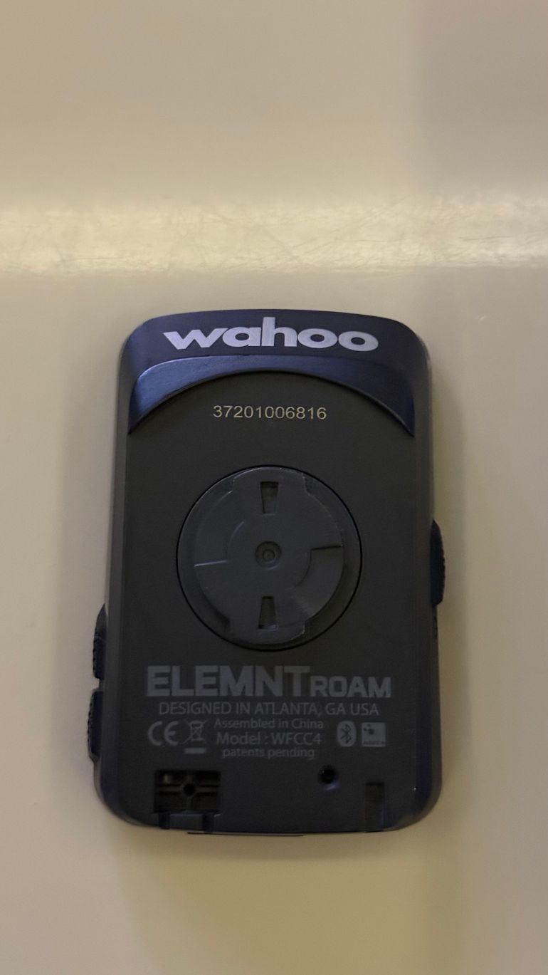 Used Wahoo ELEMNT ROAM V2 GPS Bike Computer 2022 bike — image 4 of 6
