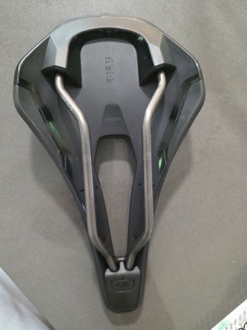 Used Fizik Vento Argo R3 Saddle 140mm K:ium Rails bike — image 3 of 3