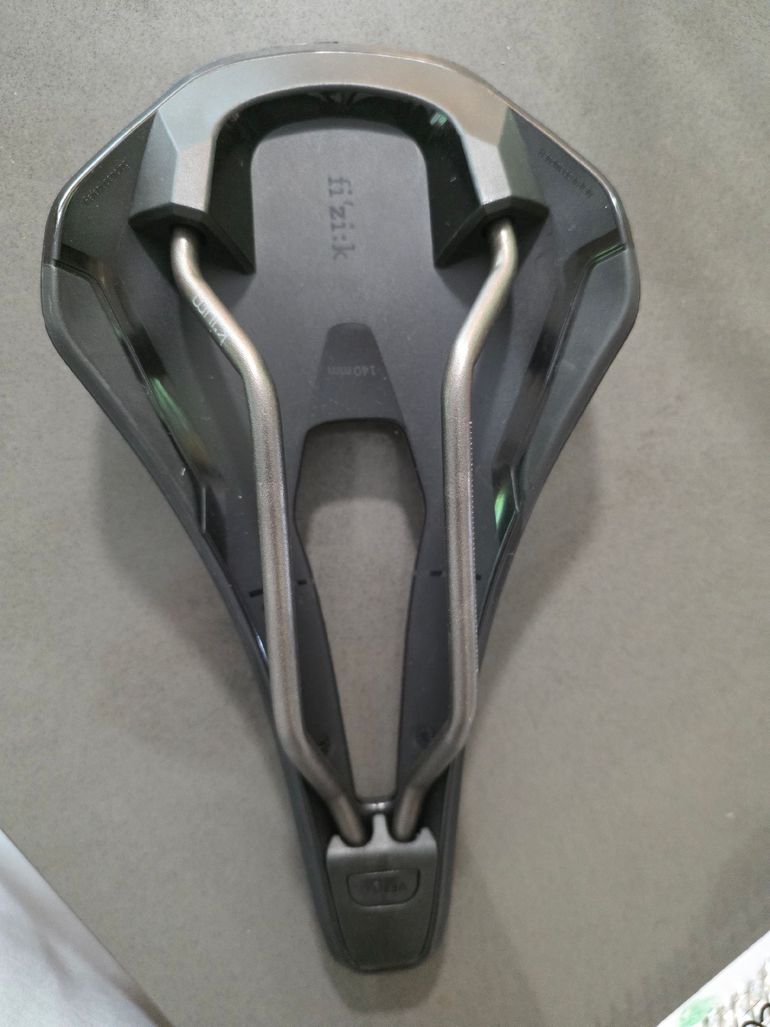 Used Fizik Vento Argo R3 Saddle 140mm K:ium Rails bike — image 3 of 3