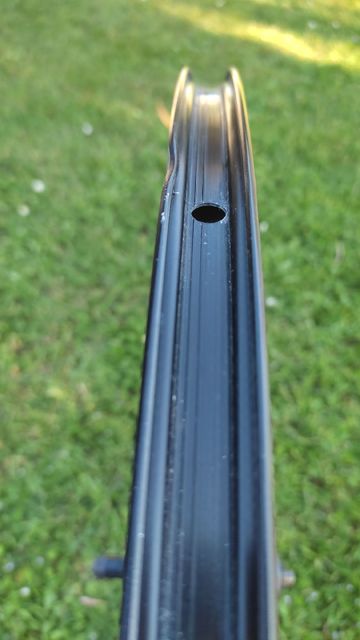 Used Mavic Aksium 2023 bike — image 3 of 6