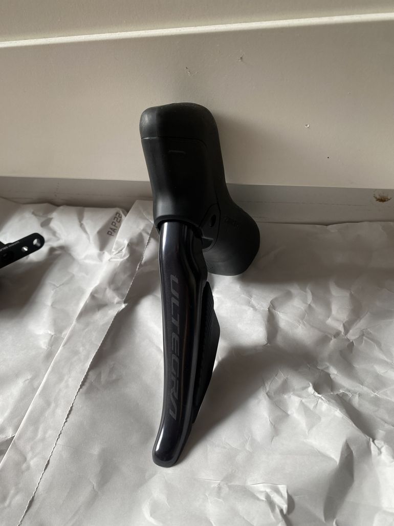 Used Shimano Ultegra Shifterset R8170 bike — image 2 of 3