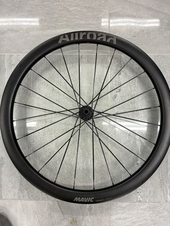 Used Mavic Allroad SL Carbon 2025 bike — image 4 of 5
