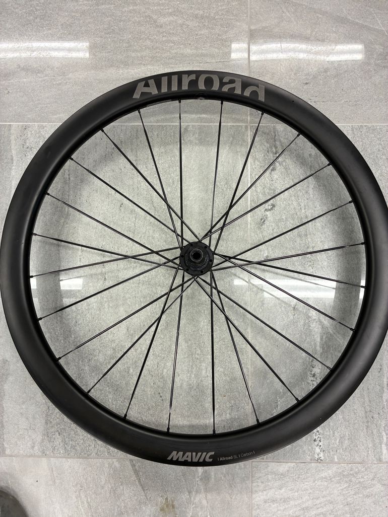 Used Mavic Allroad SL Carbon 2025 bike — image 4 of 5