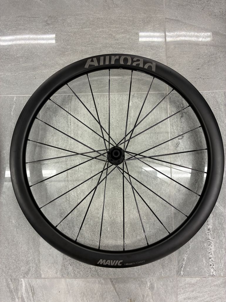 Used Mavic Allroad SL Carbon 2025 bike — image 2 of 5