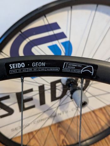 Used Seido GEON Wheelset 700C bike — image 4 of 6
