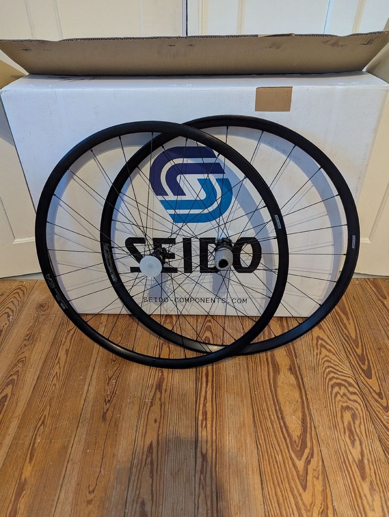 Used Seido GEON Wheelset 700C bike — image 1 of 6