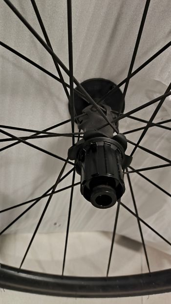 Used Dt Swiss E 1800 SPLINE 30 db 12/142 mm Shimano 2025 bike — image 3 of 6