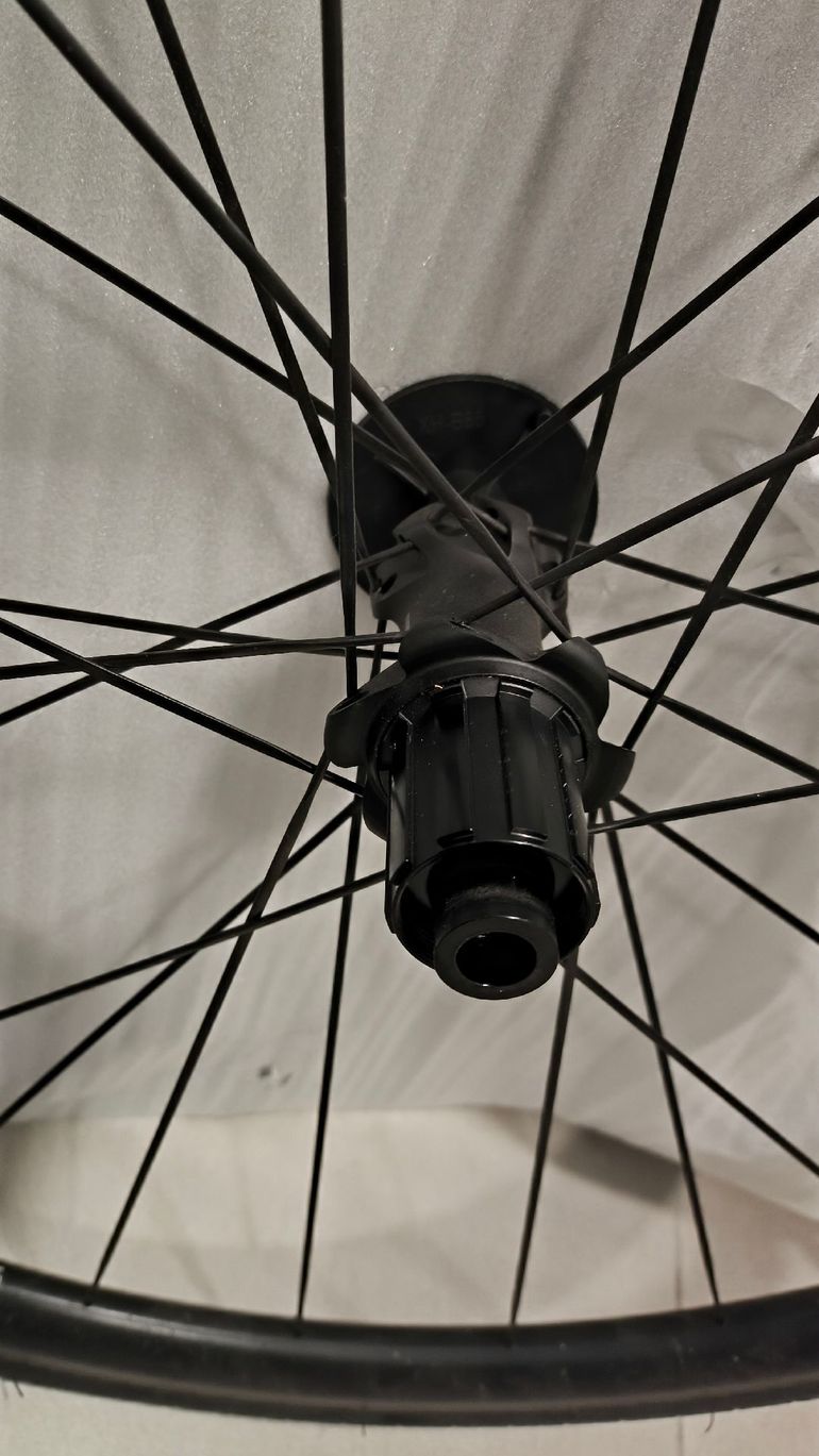 Used Dt Swiss E 1800 SPLINE 30 db 12/142 mm Shimano 2025 bike — image 3 of 6