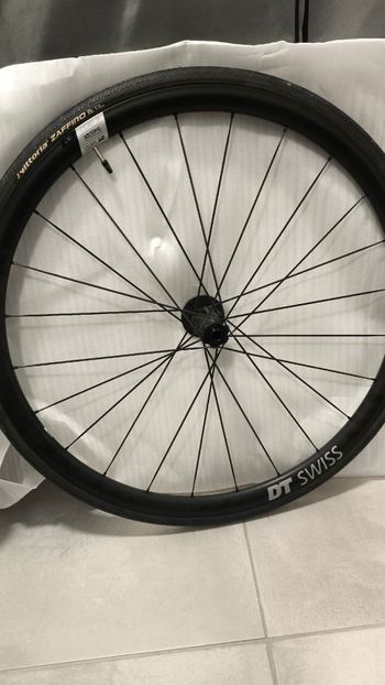 Used Dt Swiss E 1800 SPLINE 30 db 12/142 mm Shimano 2025 bike — image 5 of 6