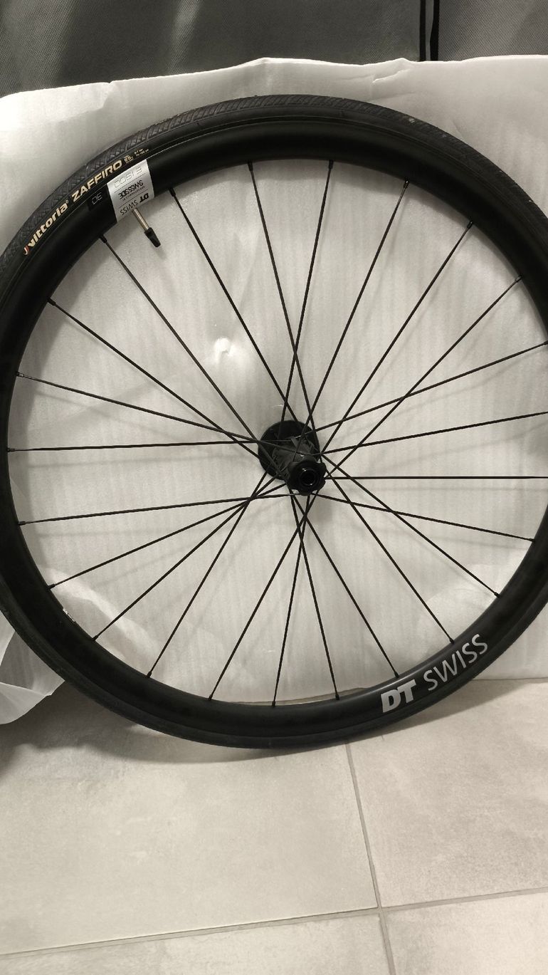 Used Dt Swiss E 1800 SPLINE 30 db 12/142 mm Shimano 2025 bike — image 5 of 6
