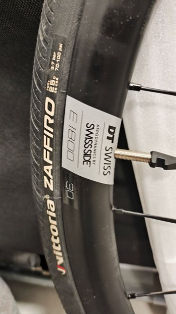 Used Dt Swiss E 1800 SPLINE 30 db 12/142 mm Shimano 2025 bike — image 2 of 6