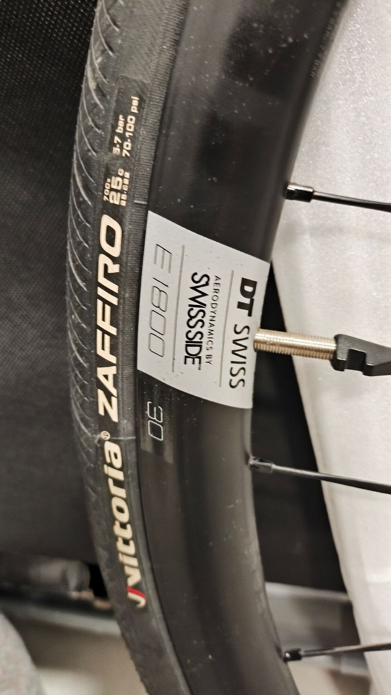Used Dt Swiss E 1800 SPLINE 30 db 12/142 mm Shimano 2025 bike — image 2 of 6