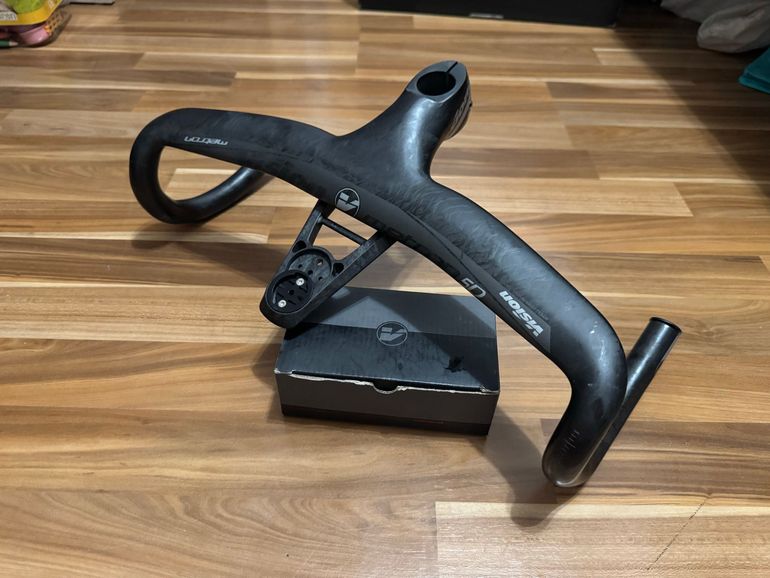 Used Vision Metron 5D Integrated Handlebar 110mm x 420mm bike — image 1 of 5