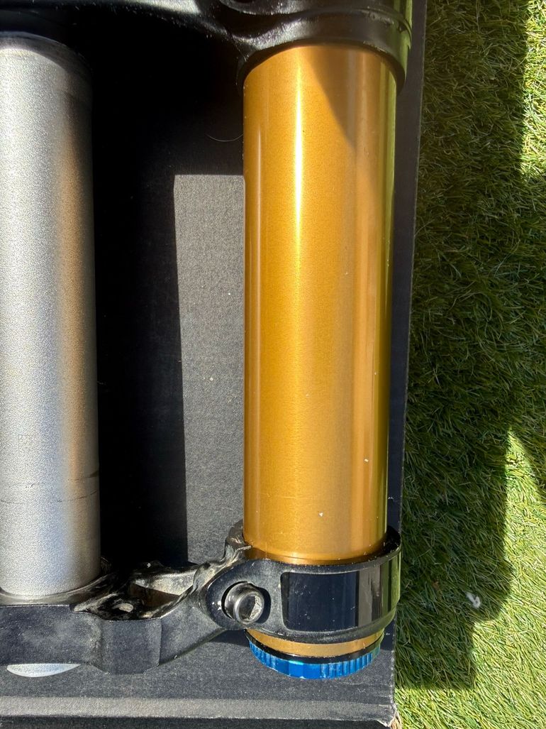 Used Fox 40 Factory Fork 2024 bike — image 9 of 11
