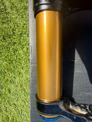 Used Fox 40 Factory Fork 2024 bike — image 4 of 11