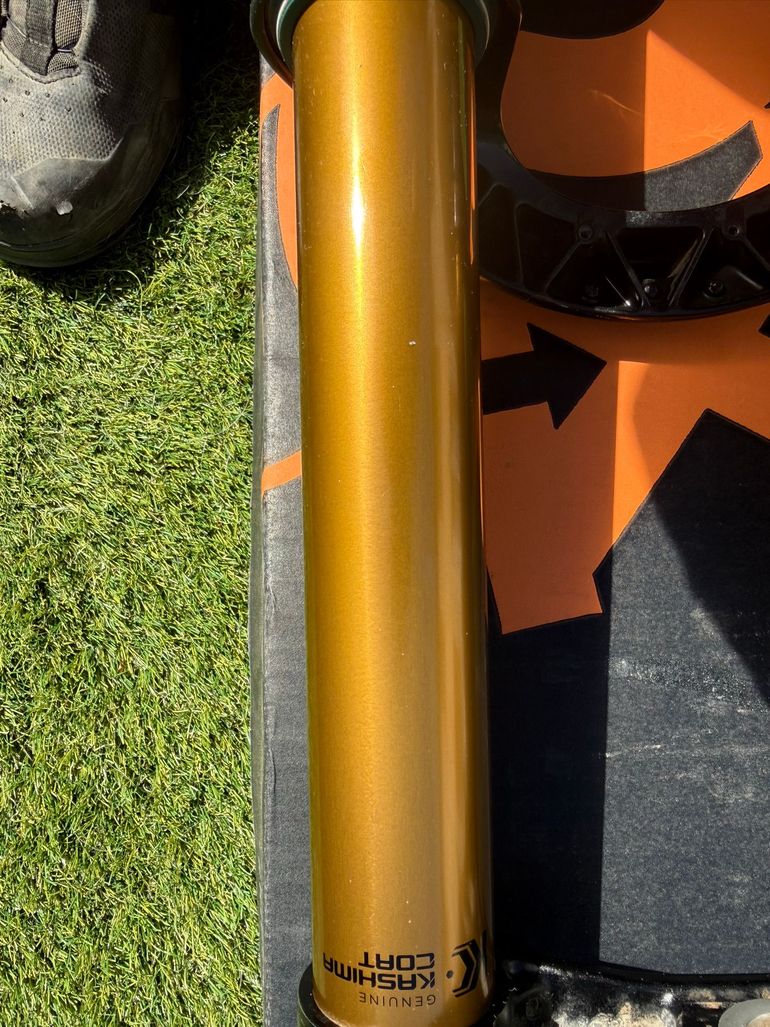 Used Fox 40 Factory Fork 2024 bike — image 6 of 11