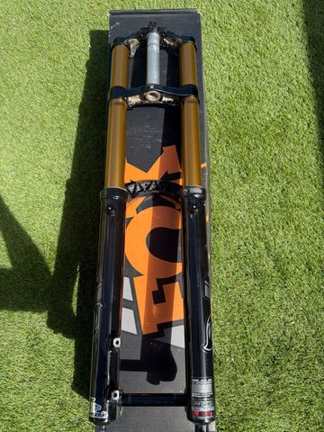 Used Fox 40 Factory Fork 2024 bike — image 2 of 11