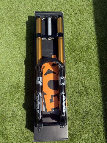 Used Fox 40 Factory Fork 2024 bike — image 1 of 11
