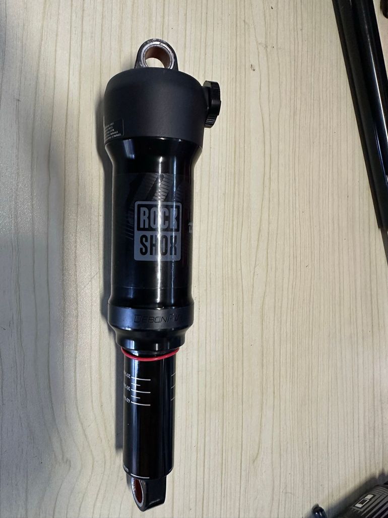 Used RockShox Deluxe Select bike — image 1 of 5