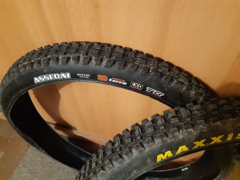 Used Maxxis Assegai 29x2.60" WT EXO 3C MaxxTerra TR 2026 bike — image 2 of 2
