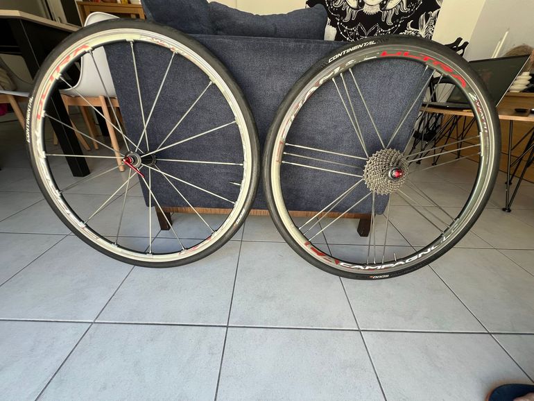 Used Campagnolo Shamal Ultra 2 way fit bike — image 1 of 8