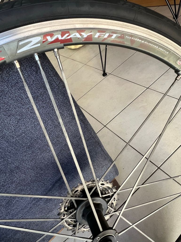 Used Campagnolo Shamal Ultra 2 way fit bike — image 8 of 8