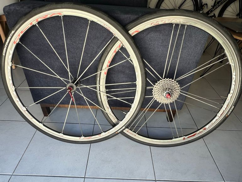 Used Campagnolo Shamal Ultra 2 way fit bike — image 6 of 8