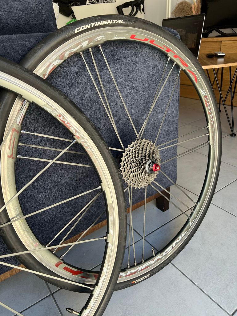 Used Campagnolo Shamal Ultra 2 way fit bike — image 4 of 8