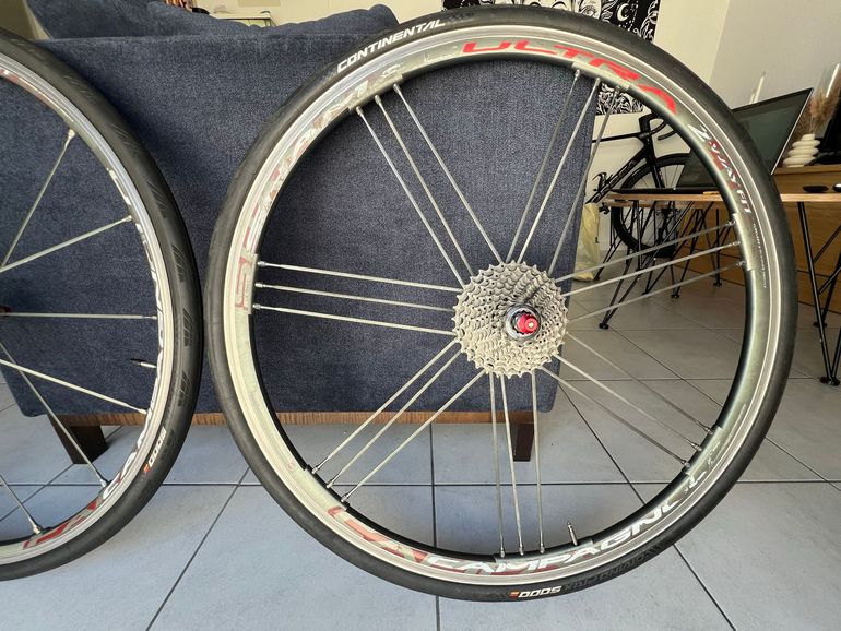 Used Campagnolo Shamal Ultra 2 way fit bike — image 3 of 8