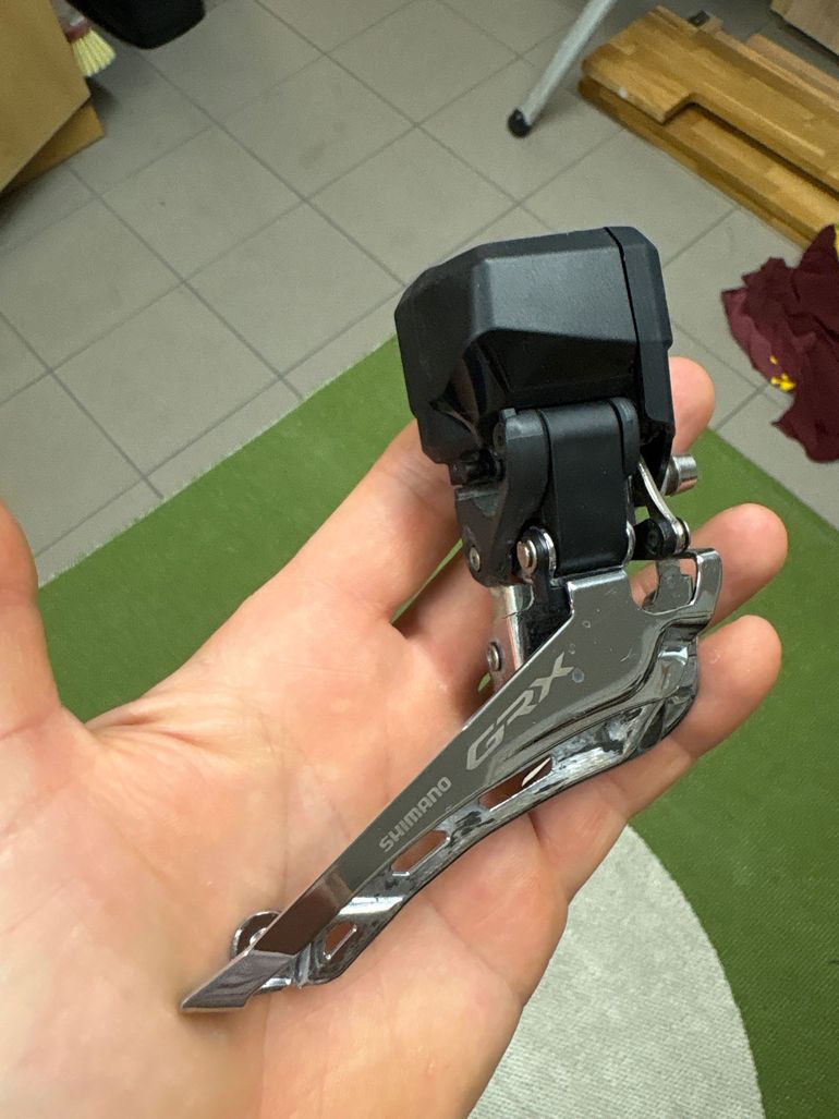 Used Shimano GRX RX825 Di2 Front Derailleur 2025 bike — image 2 of 4
