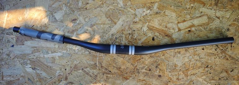 Used Race Face Sixc 820x35 Rise 20mm bike — image 2 of 2
