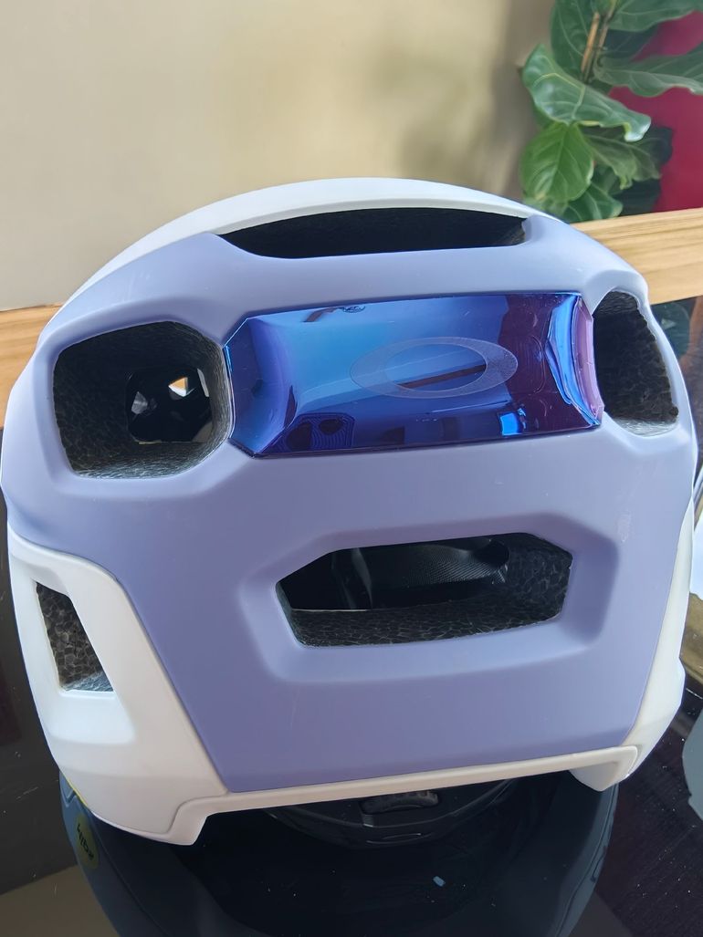 Used Oakley DRT3 mips 2023 bike — image 4 of 8