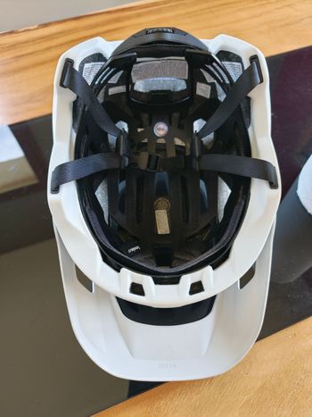 Used Oakley DRT3 mips 2023 bike — image 6 of 8