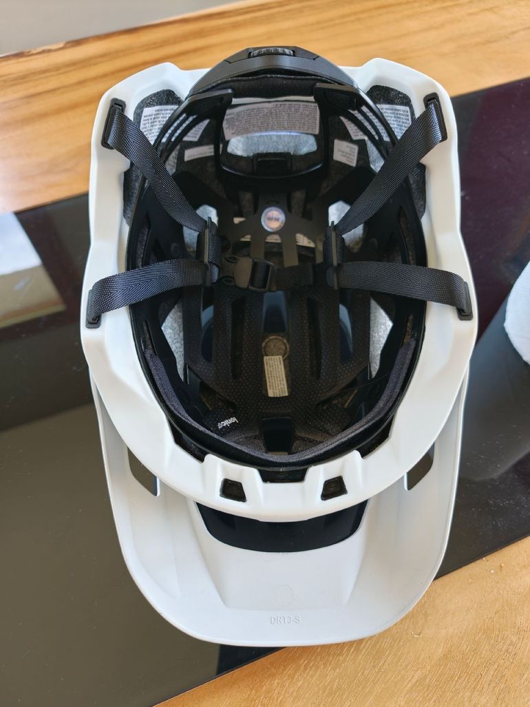 Used Oakley DRT3 mips 2023 bike — image 6 of 8