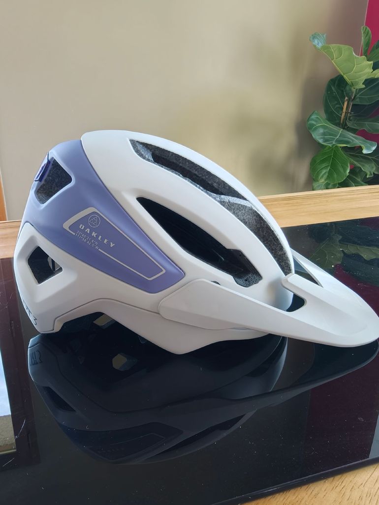 Used Oakley DRT3 mips 2023 bike — image 5 of 8