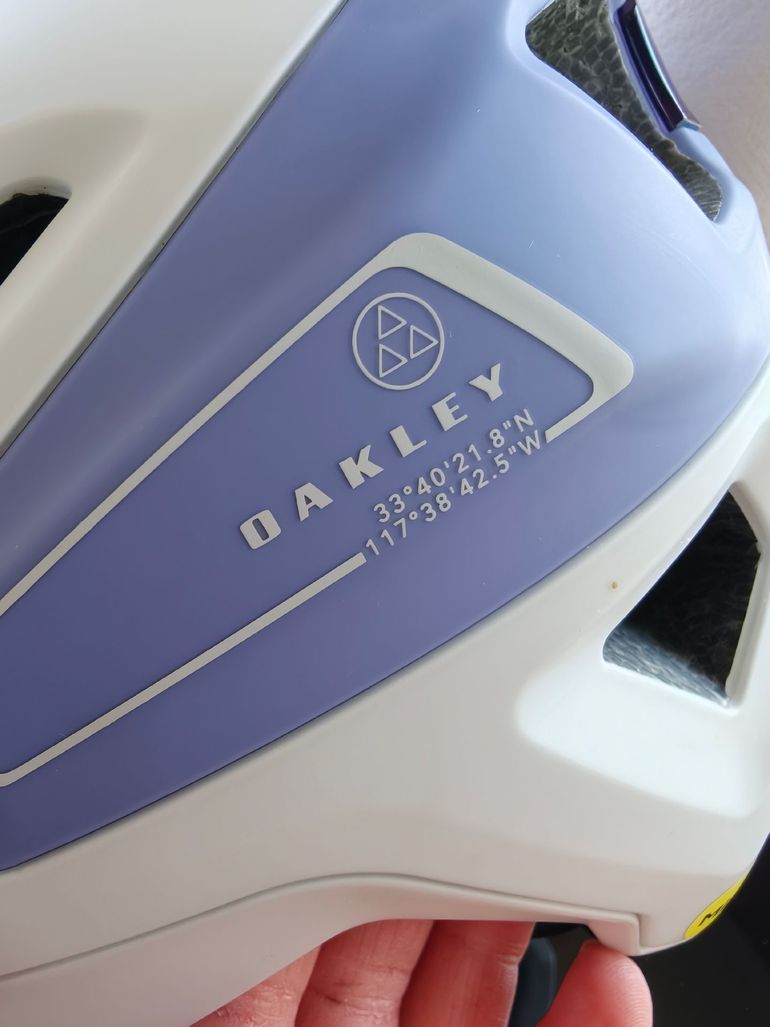 Used Oakley DRT3 mips 2023 bike — image 3 of 8