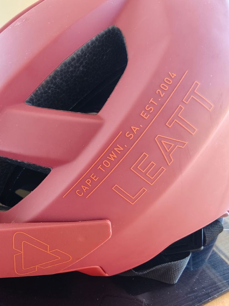 Used LEATT All mountain 2.0 MIPS 2022 bike — image 3 of 7