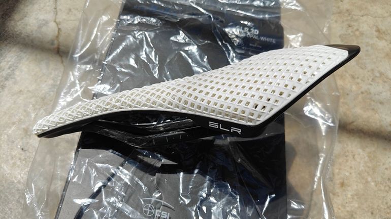 Used Selle Italia SLR 3D CARBON OPAL WHITE S3 2026 bike — image 6 of 7