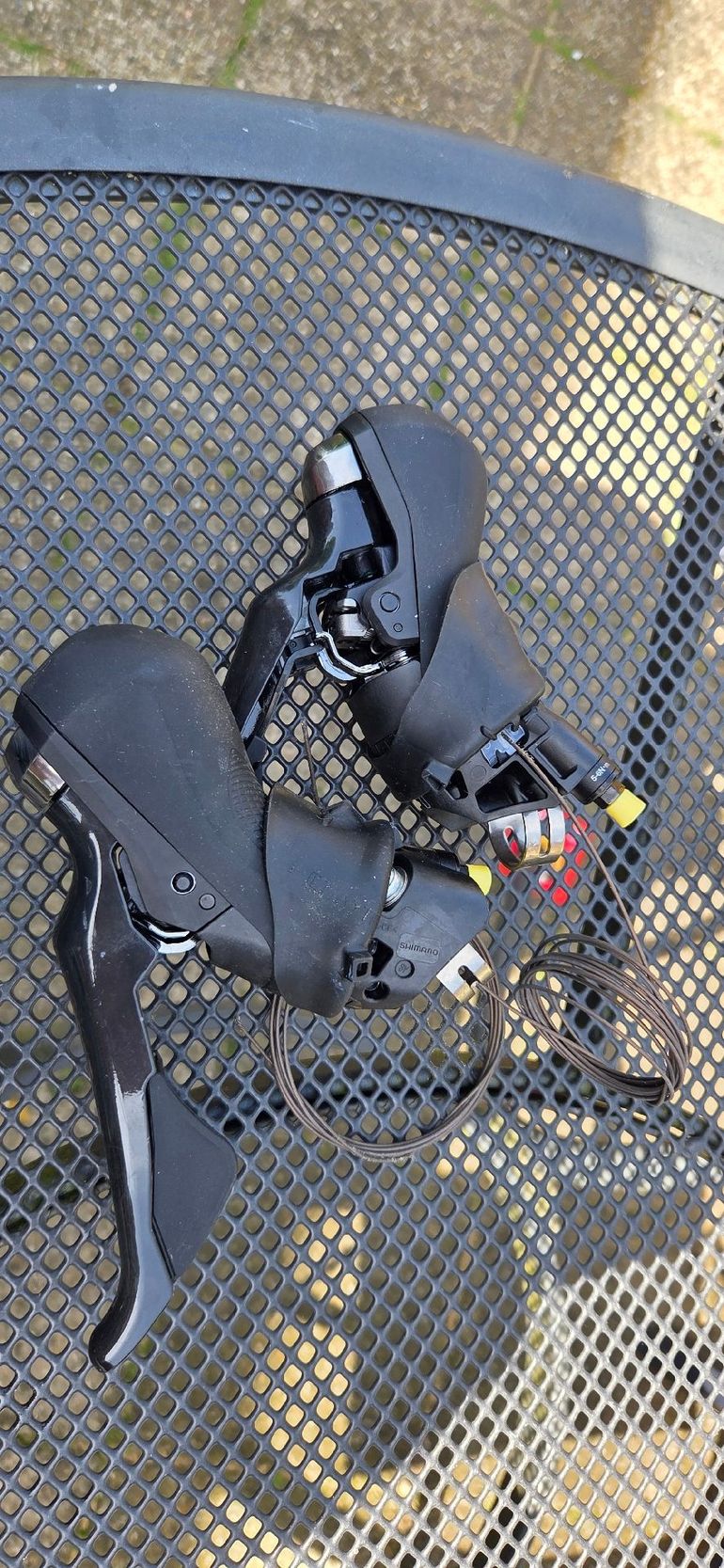 Used Shimano Ultegra 11v Shifters Disc Mechanisch 2024 bike — image 1 of 5