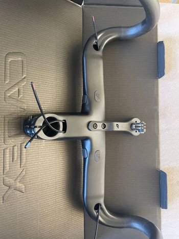 Used Cadex Aero Integrated Handlebar 2026 bike — image 3 of 4